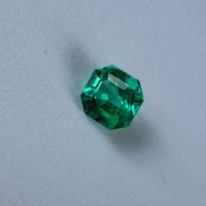 Emeraude Carrée 1.31 Cts Certifiée