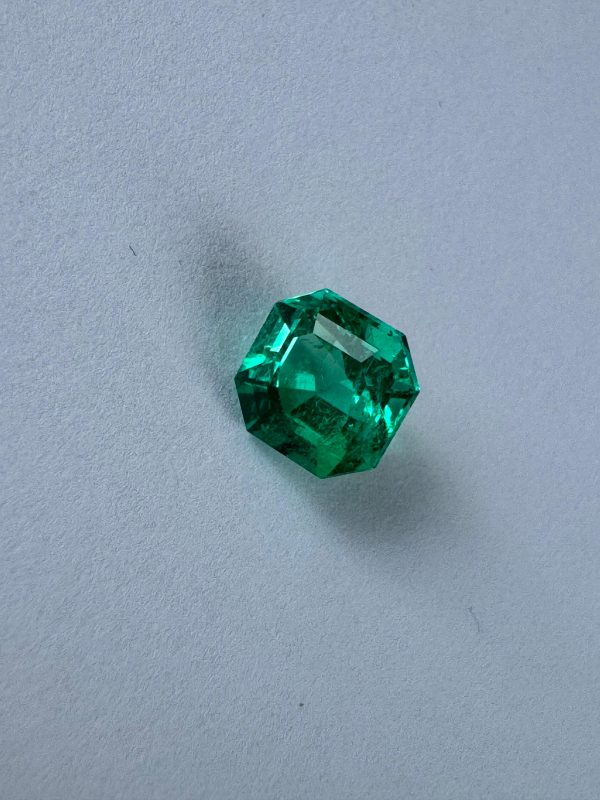 Emeraude Carrée 1.31 Cts Certifiée – Image 2