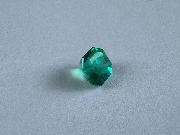 Emeraude Carrée 1.31 Cts Certifiée – Image 4