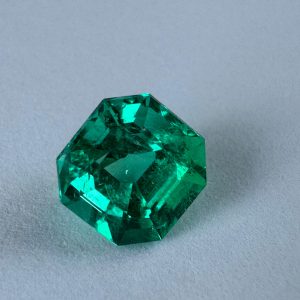 Emeraude Carrée 1.31 Cts Certifiée