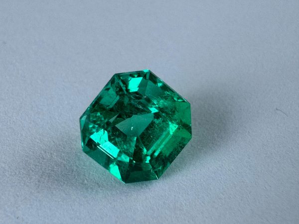 Emeraude Carrée 1.31 Cts Certifiée