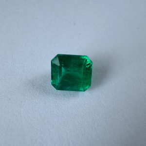 Emeraude Colombienne en carrée 1.58 cts certifiée