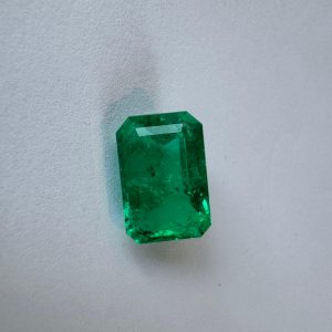 Emeraude Rectangulaire 7.40 Cts Certifiée
