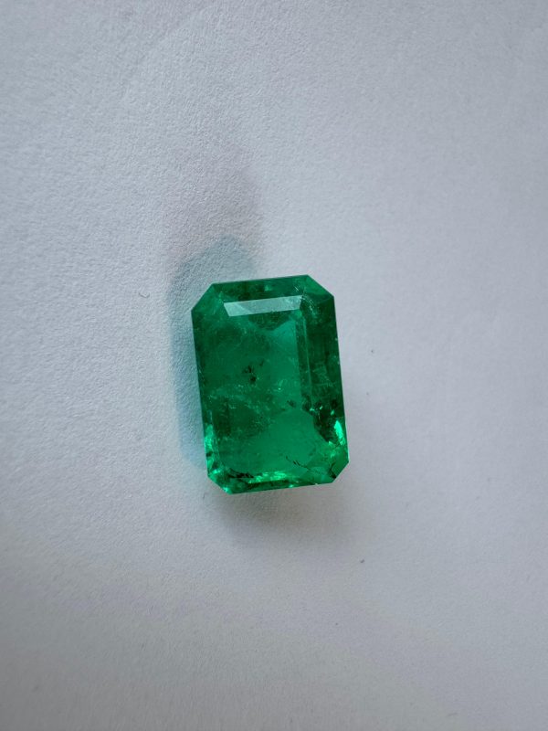 Emeraude Rectangulaire 7.40 Cts Certifiée