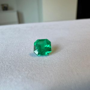 Emeraude Carrée 1.77 Cts Certifiée
