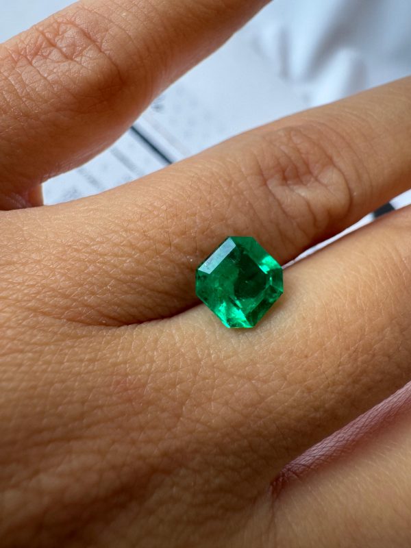 Emeraude Carrée 1.77 Cts Certifiée – Image 3