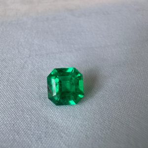 Emeraude Carrée 1.77 Cts Certifiée