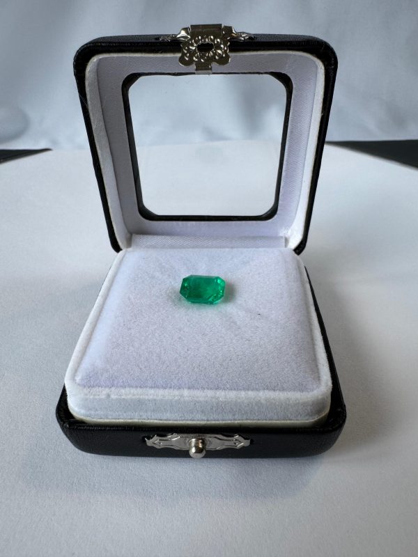Emeraude Colombienne en carrée 3.20 cts certifiée – Image 5