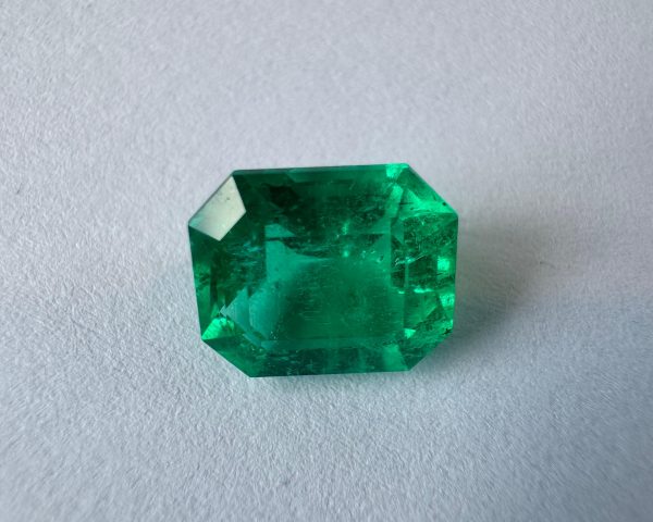 Emeraude Colombienne en carrée 3.20 cts certifiée