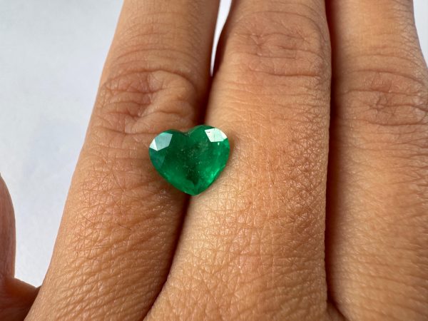Emeraude en Coeur 1.81cts Certifiée – Image 4
