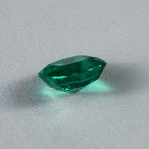 Emeraude Colombienne en coussin 1.81 cts certifiée