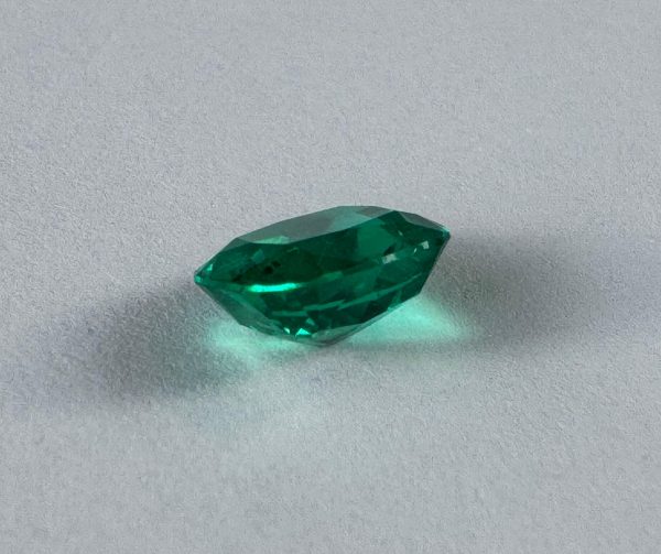 Emeraude Colombienne en coussin 1.81 cts certifiée – Image 2
