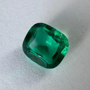 Emeraude Colombienne en coussin 1.81 cts certifiée