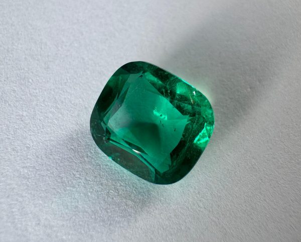 Emeraude Colombienne en coussin 1.81 cts certifiée