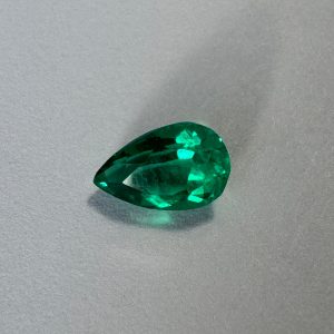 Emeraude Colombienne en Poire 1.04 cts certifiée