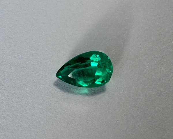 Emeraude Colombienne en Poire 1.04 cts certifiée – Image 2